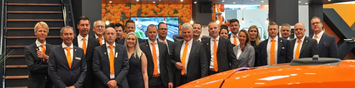 KOKS Group collega's naast elkaar op een beurs